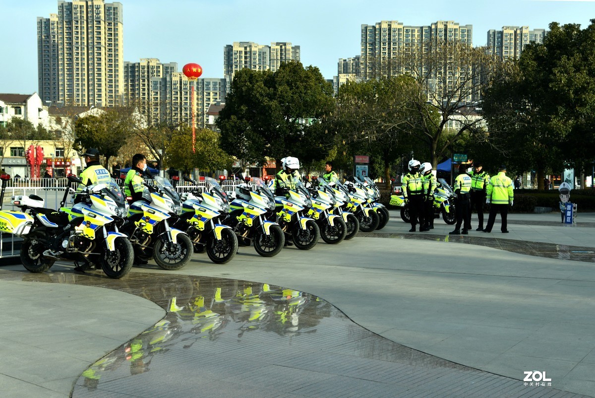 公安庆祝首个警察节