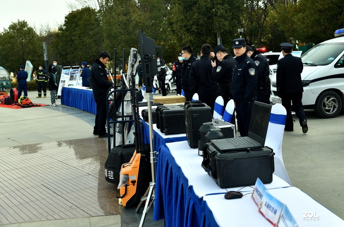 公安庆祝首个警察节