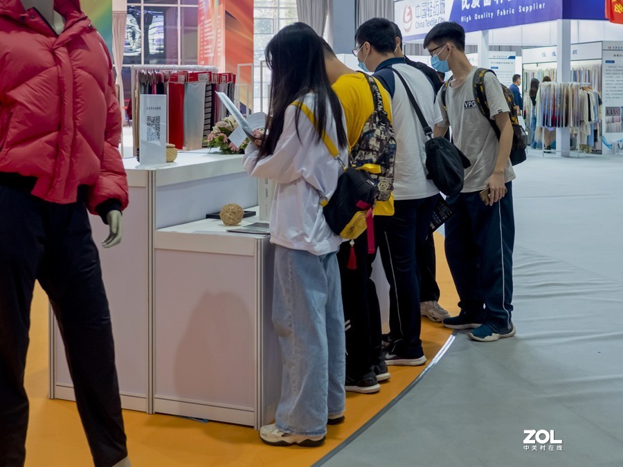 快门太慢，盲拍失利