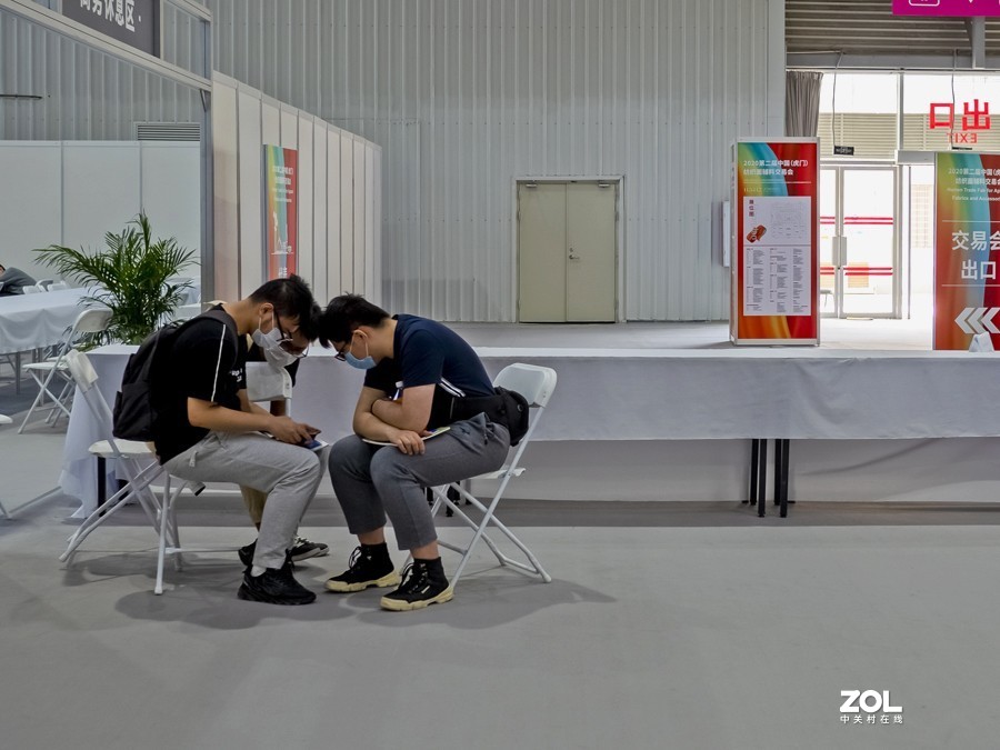 快门太慢，盲拍失利