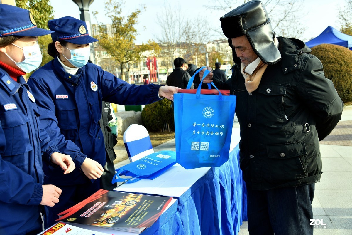 公安庆祝首个警察节