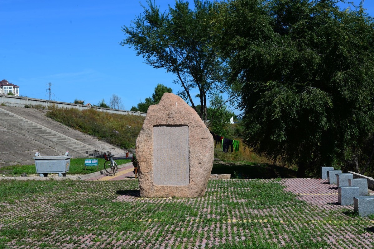 沿江游拍大榆树村