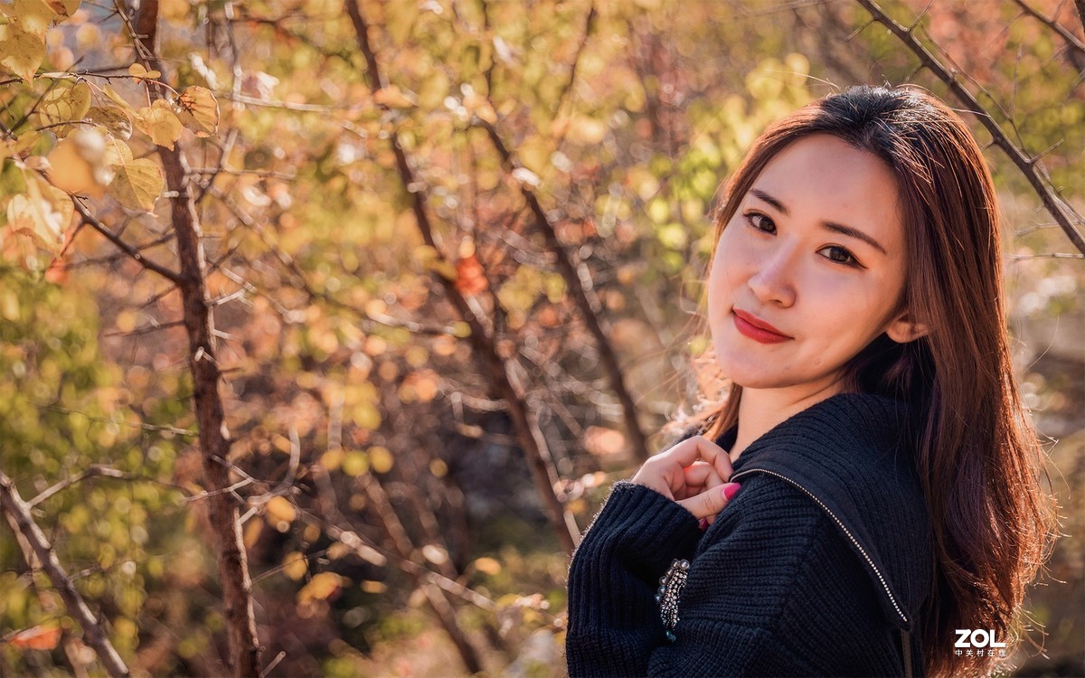 同事小美女秋景人像