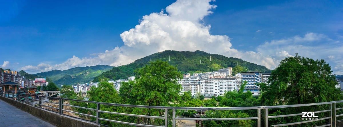 蓝天白云龙胜画