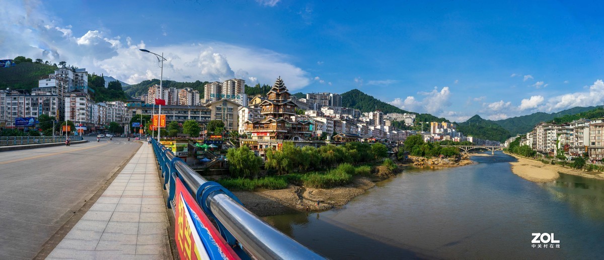 蓝天白云龙胜画