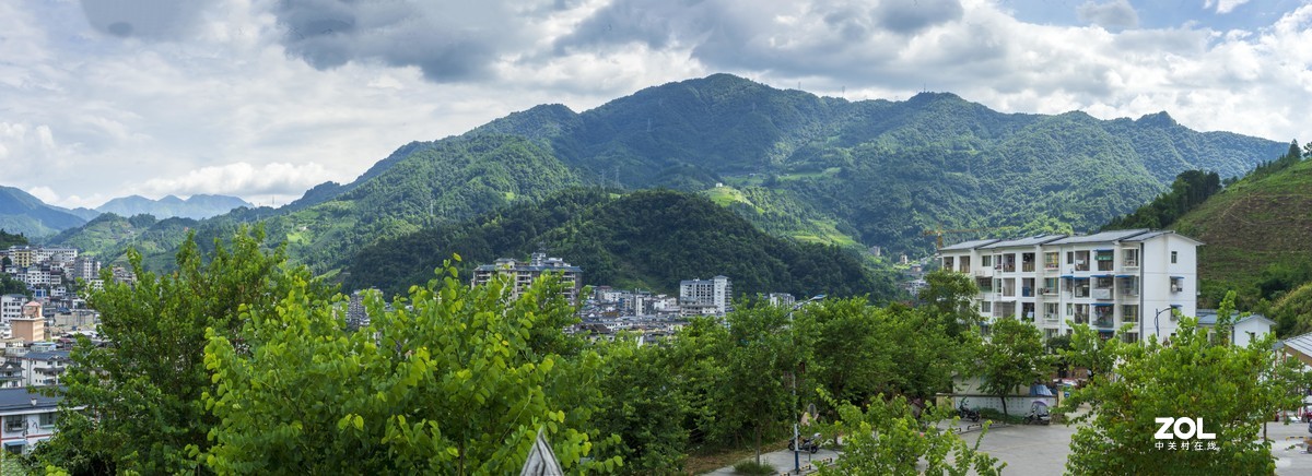 蓝天白云龙胜画