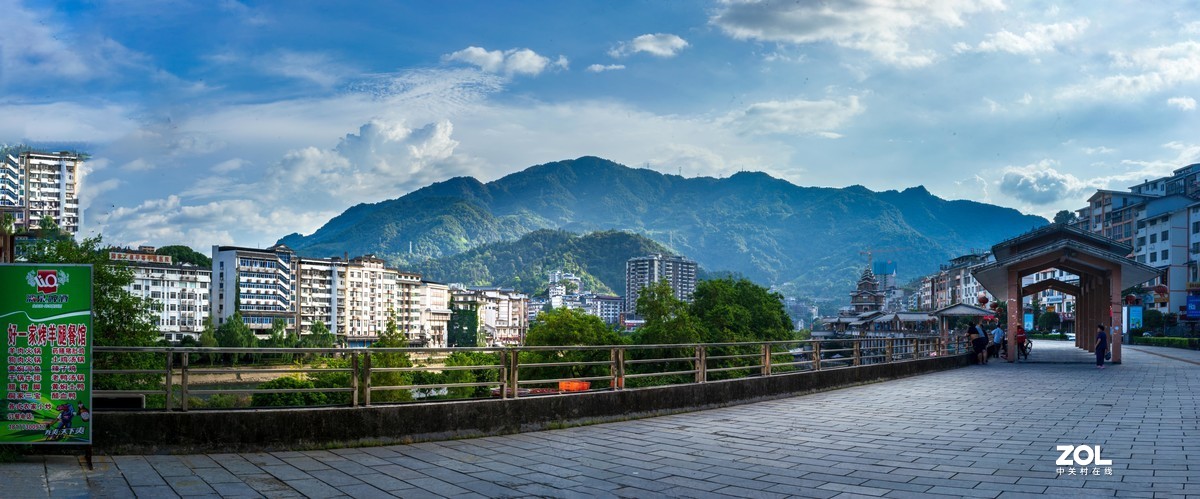 蓝天白云龙胜画