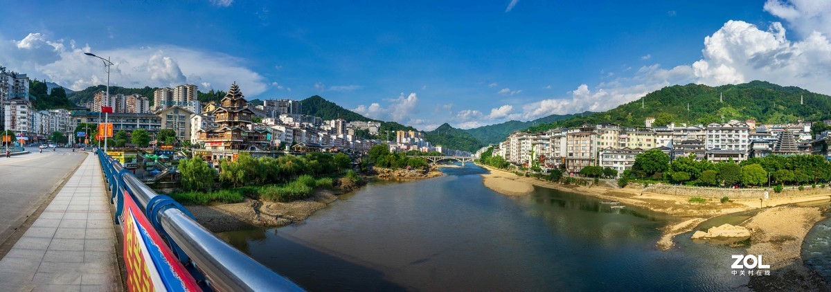 蓝天白云龙胜画