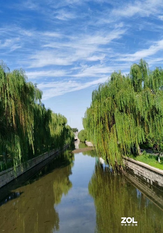 蓝天和白云相伴