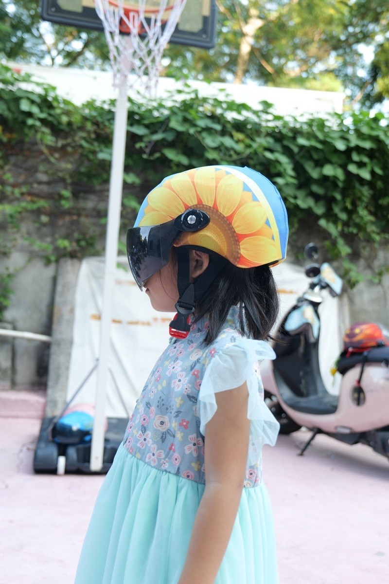 孩子出行不戴头盔，因为头盔太丑？
