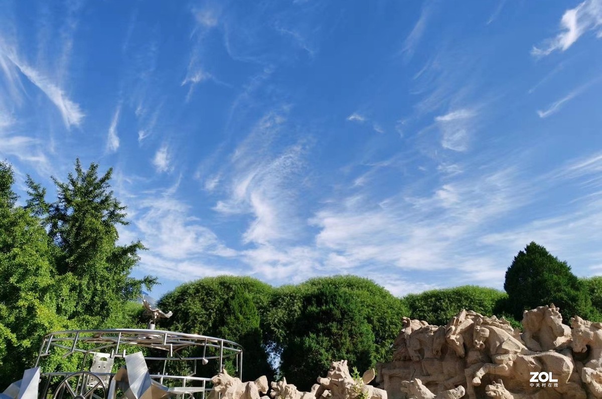 蓝天和白云相伴