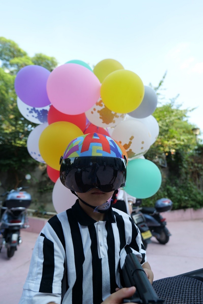 孩子出行不戴头盔，因为头盔太丑？