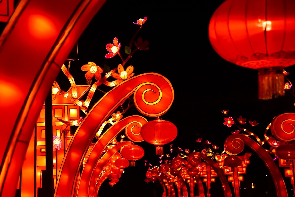 中国元素----为庆贺新年和圣诞节的环湖灯景  1