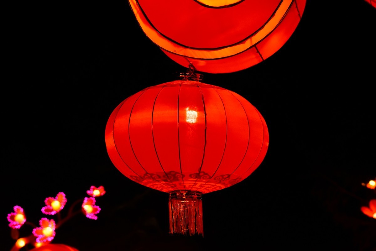 中国元素----为庆贺新年和圣诞节的环湖灯景  1