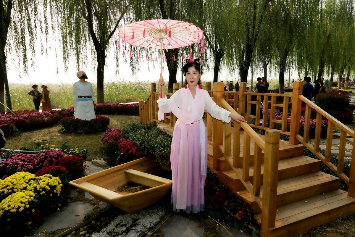 汉口江滩上的汉服美女！