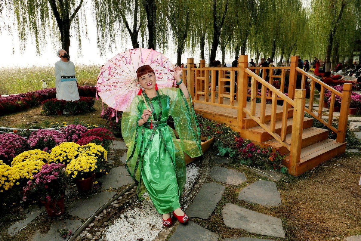 汉口江滩上的汉服美女！