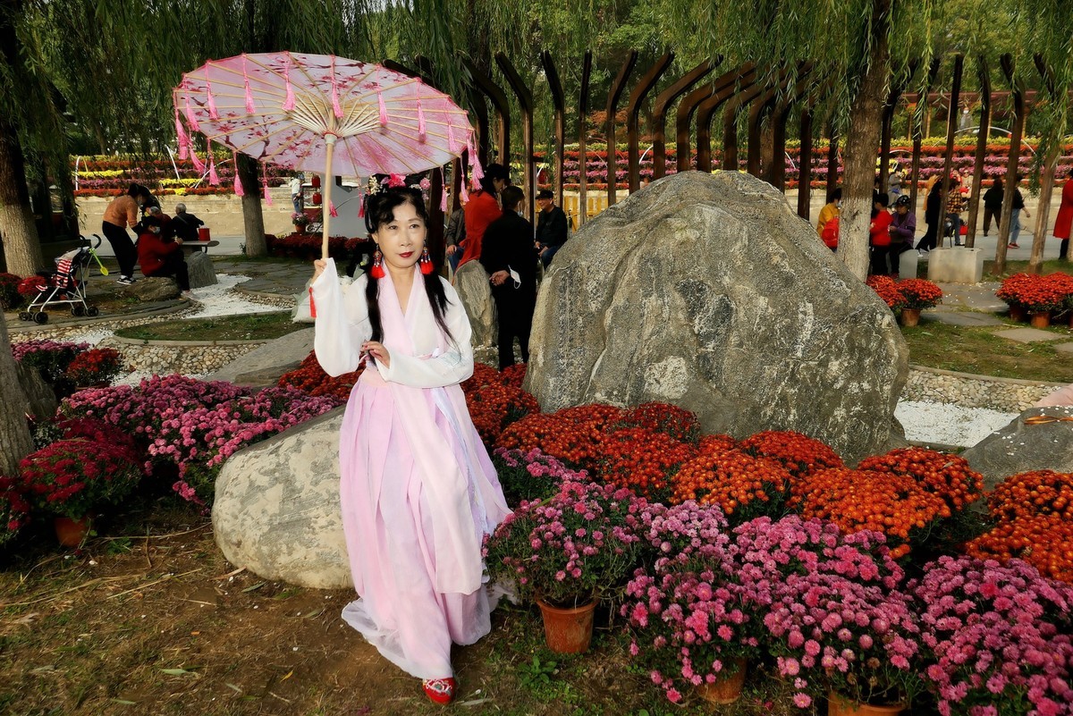 汉口江滩上的汉服美女！