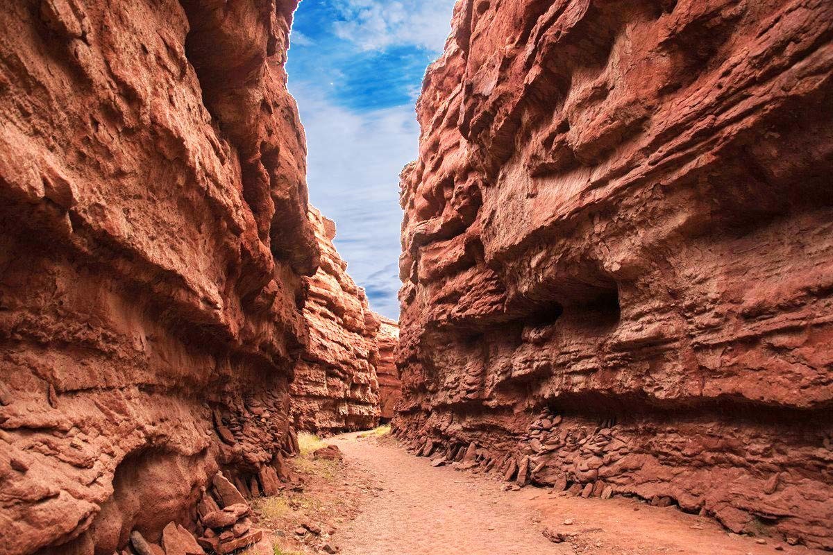 敖伦布拉格大峡谷——西部梦幻峡谷,丹霞地貌与雅丹地貌的结合体