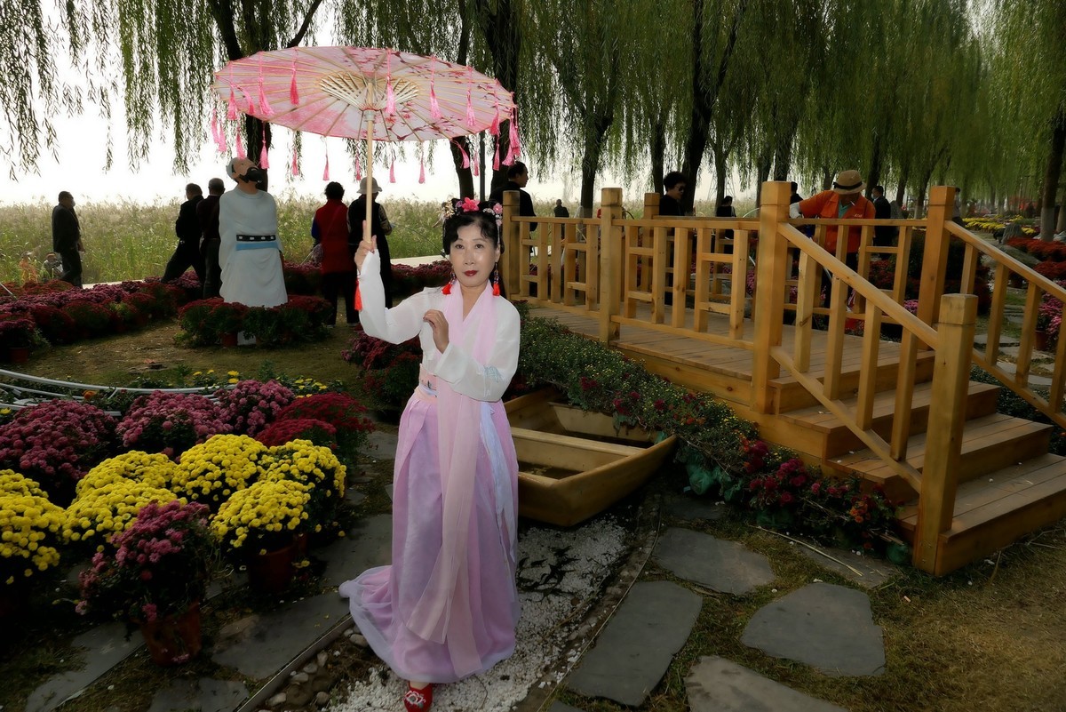 汉口江滩上的汉服美女！