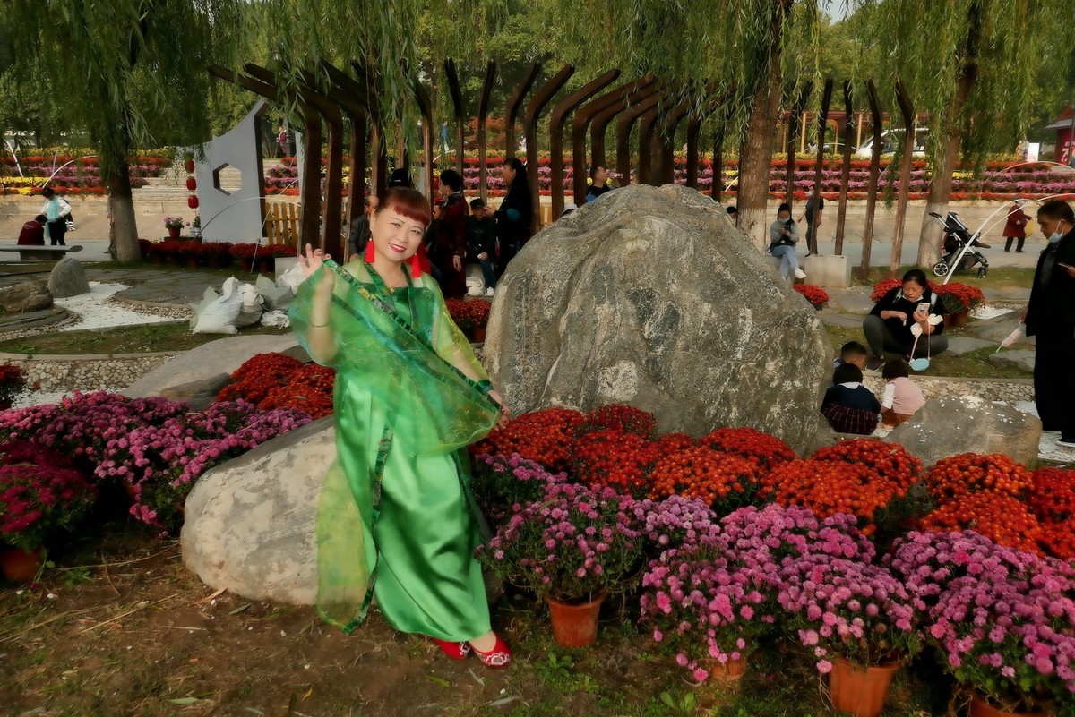 汉口江滩上的汉服美女！