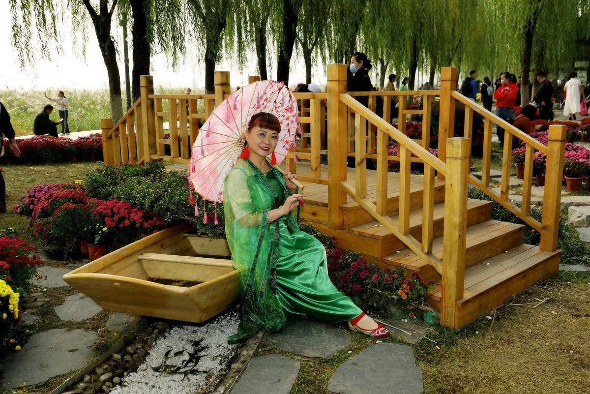 汉口江滩上的汉服美女！