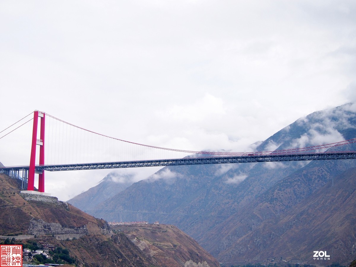 坐车仰拍川藏第一桥----泸定大渡河桥