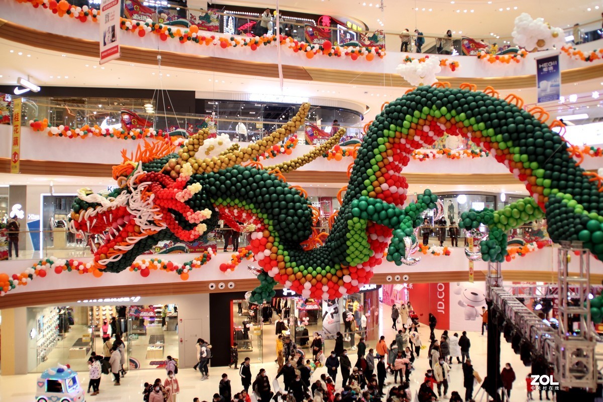元旦随拍之吾悦广场里的气球龙