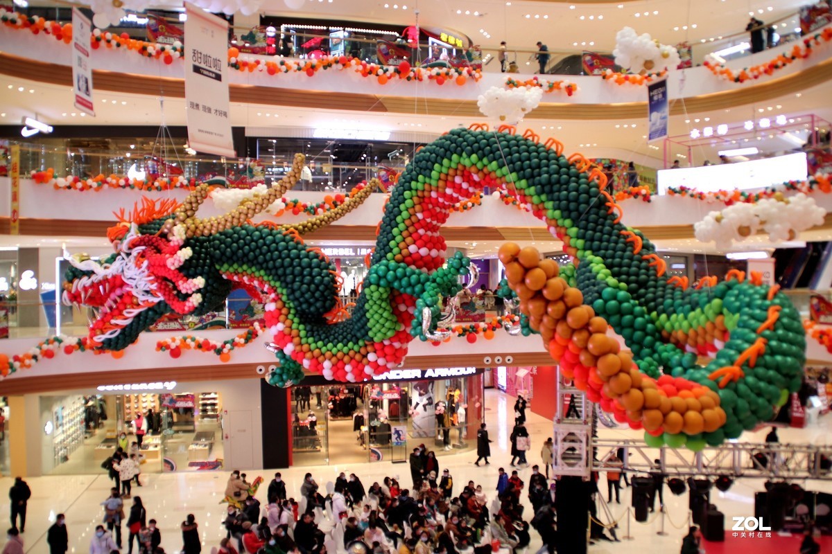 元旦随拍之吾悦广场里的气球龙