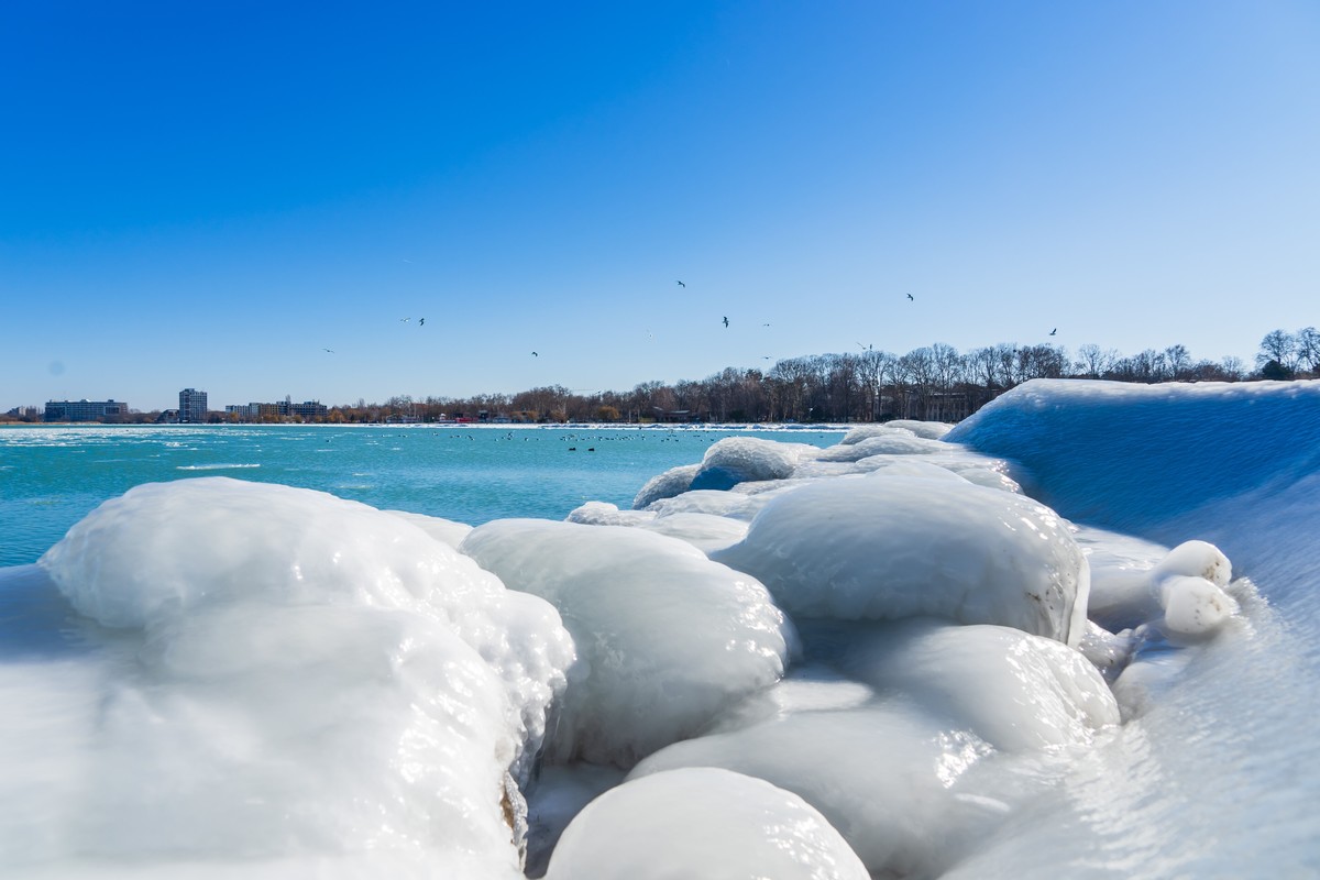 巴拉顿湖-冰的景色