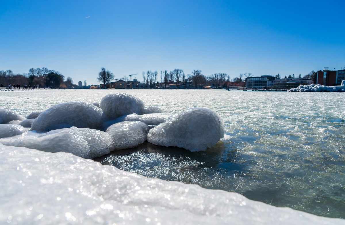 巴拉顿湖-冰的景色