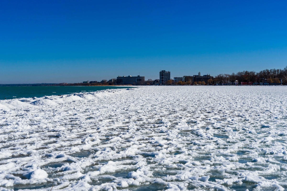 巴拉顿湖-冰的景色