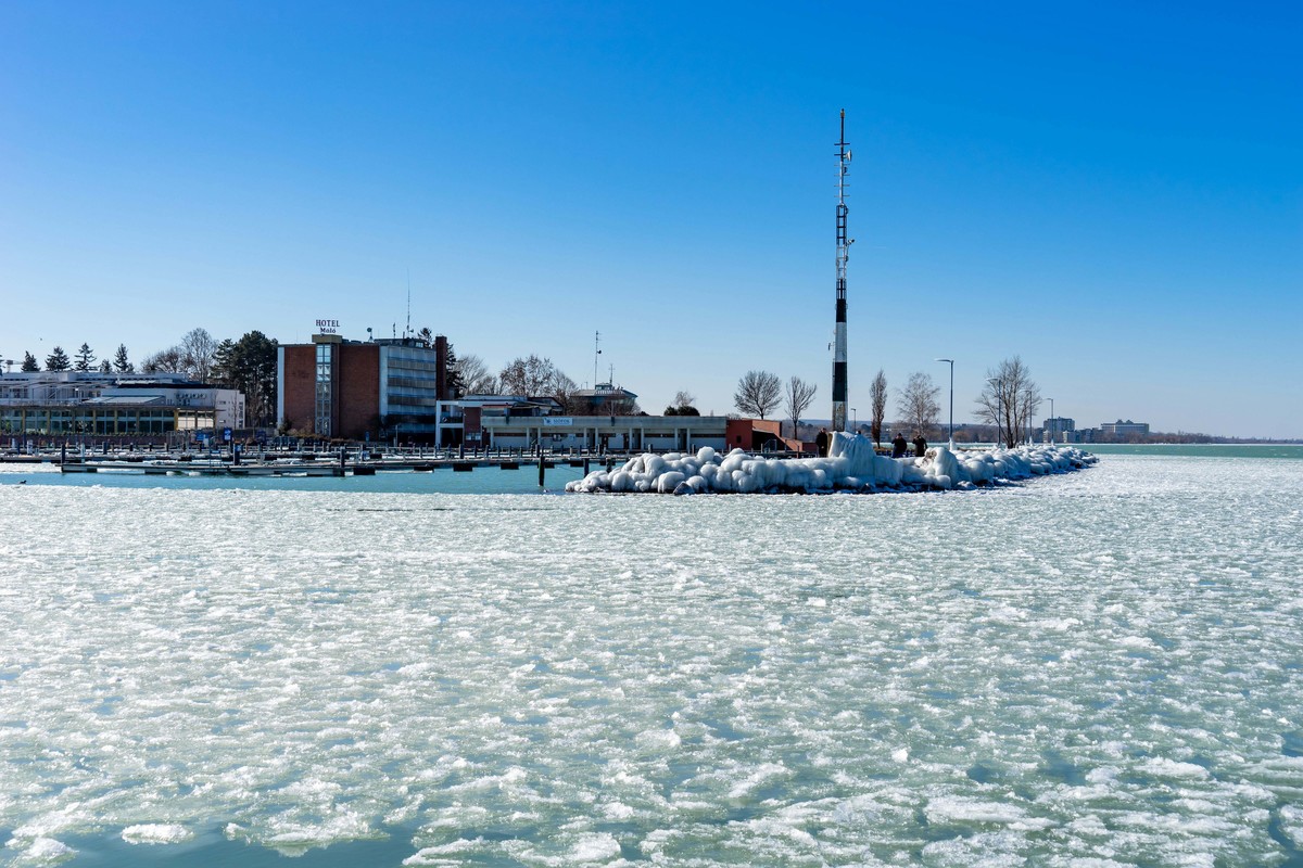 巴拉顿湖-冰的景色