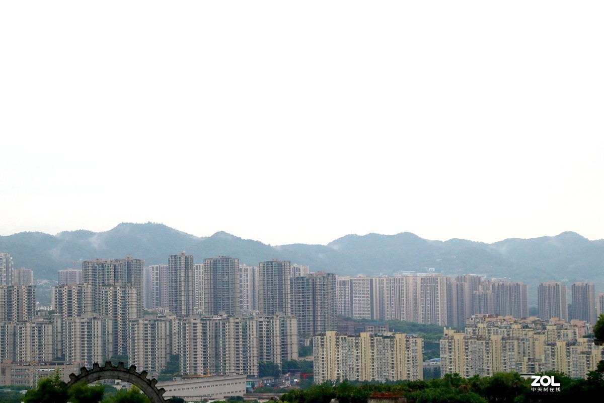 初秋城市一角景色