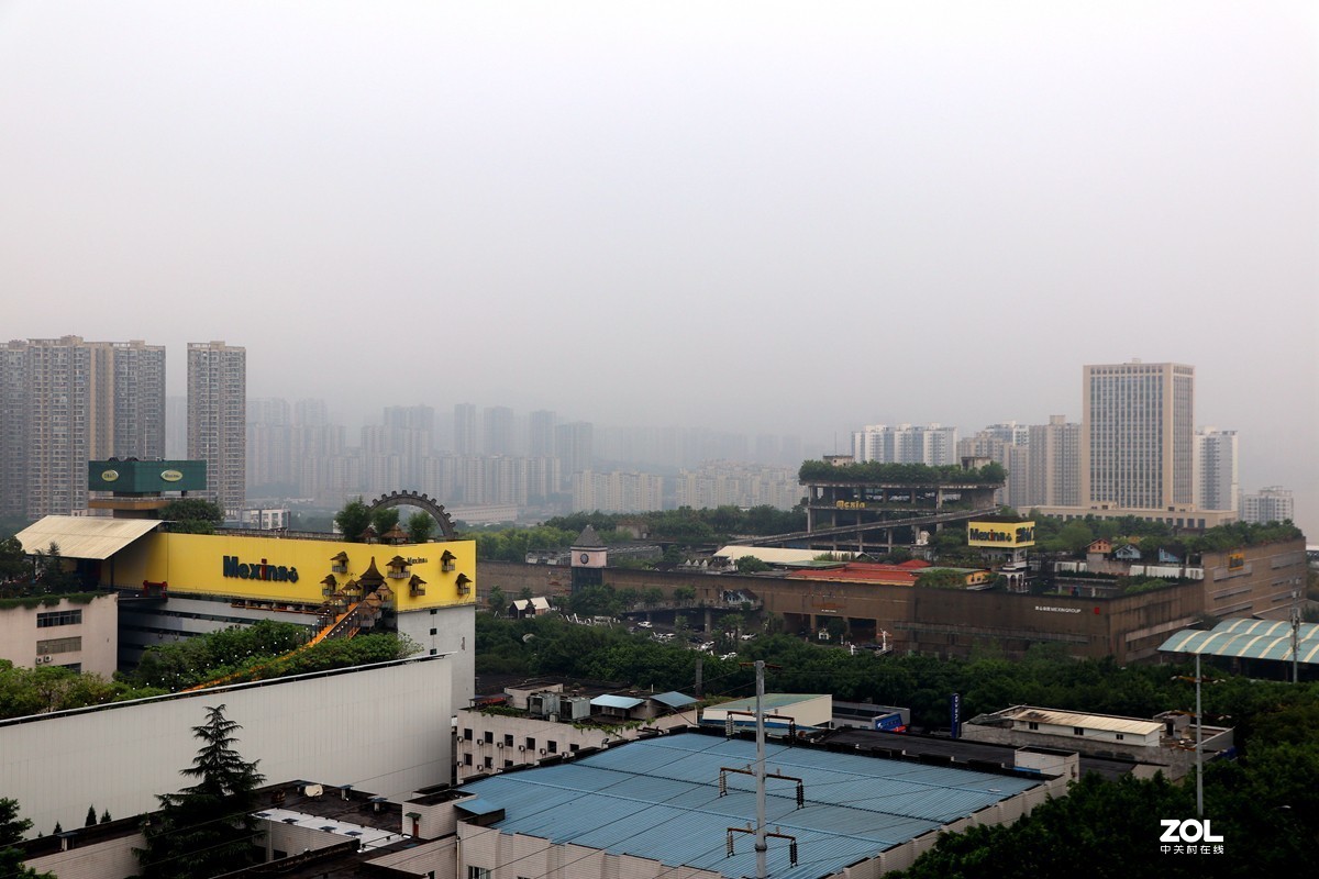 初秋城市一角景色