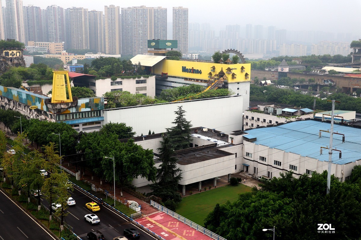 初秋城市一角景色