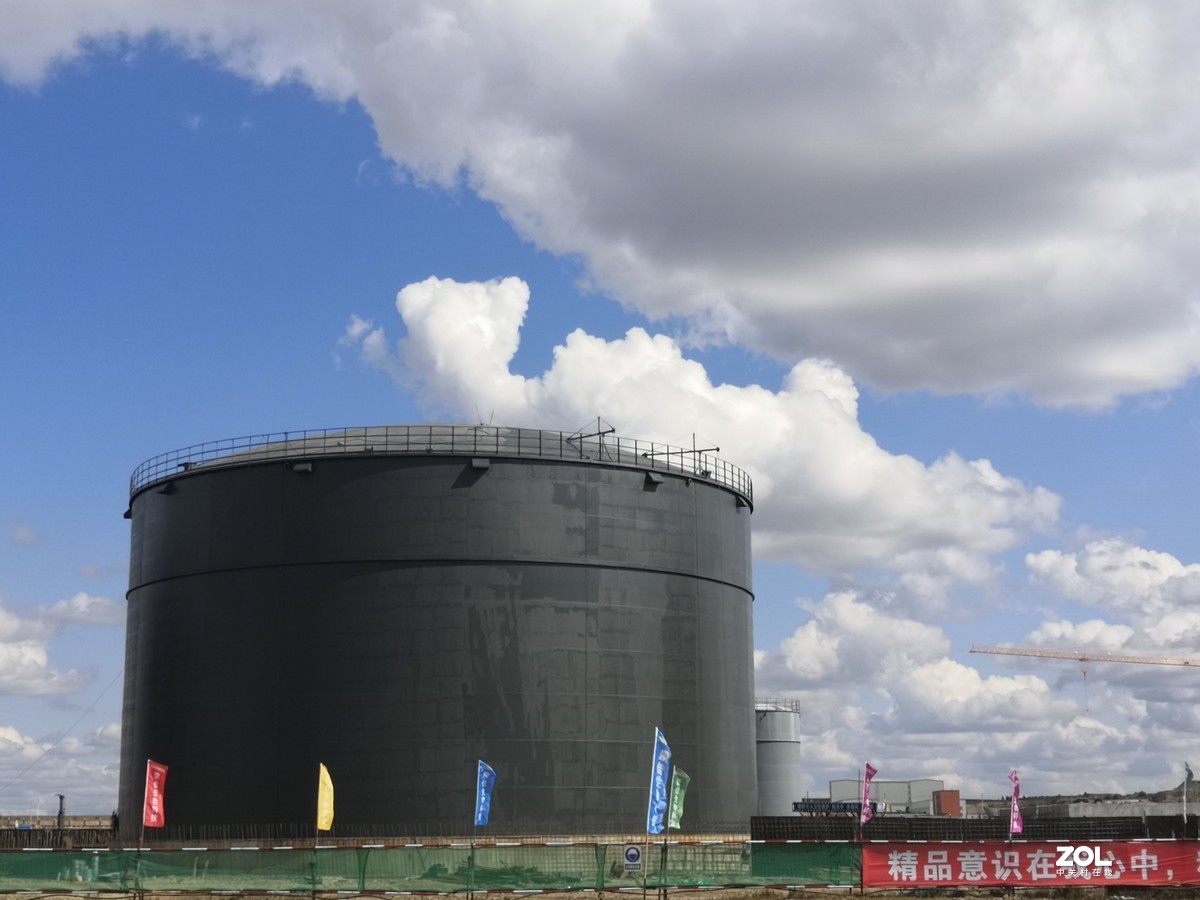 蓝天白云衬托的美