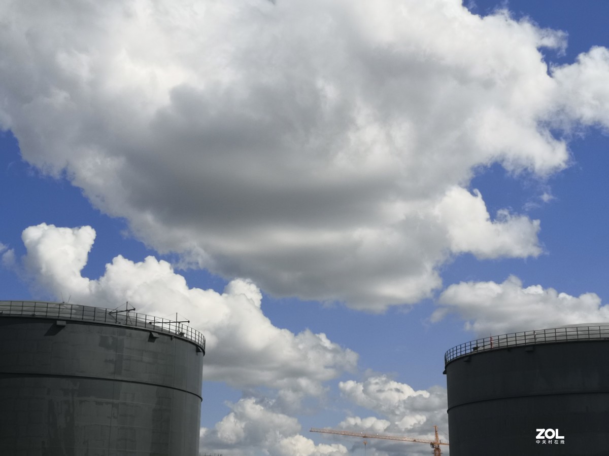 蓝天白云衬托的美