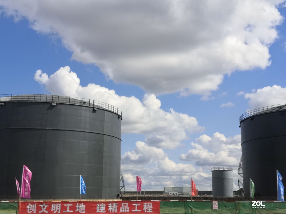 蓝天白云衬托的美