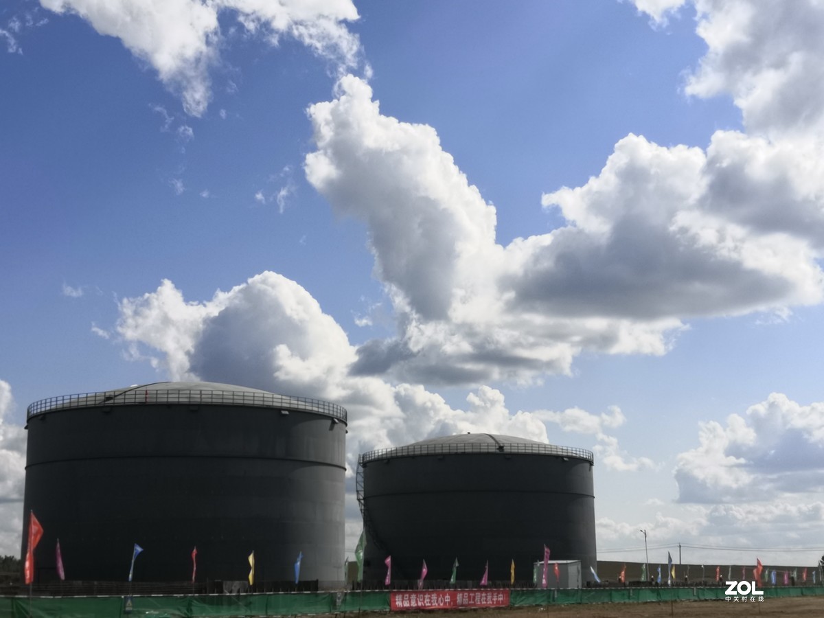 蓝天白云衬托的美