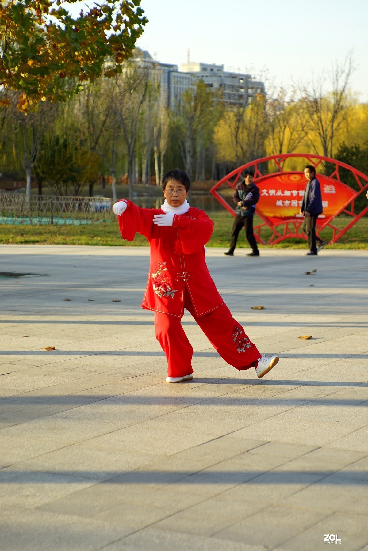 红装阿姨打太极