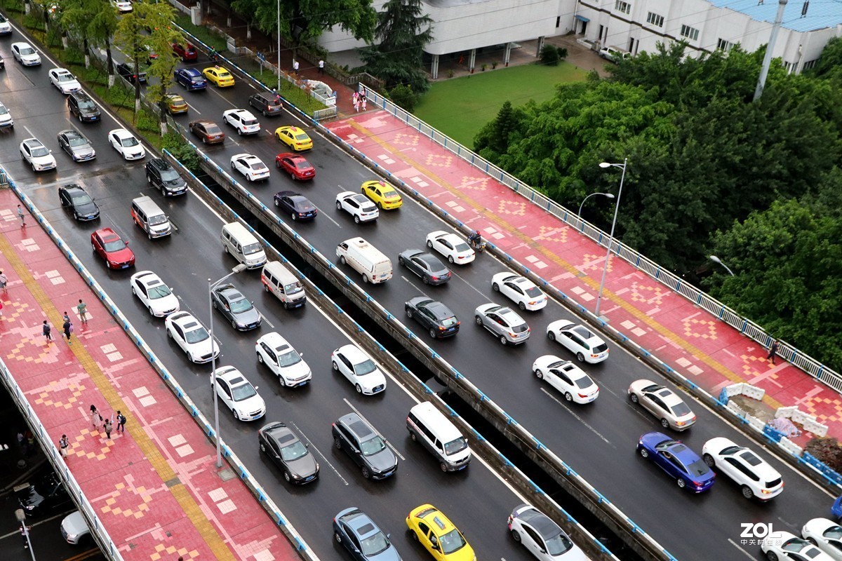 初秋城市一角景色
