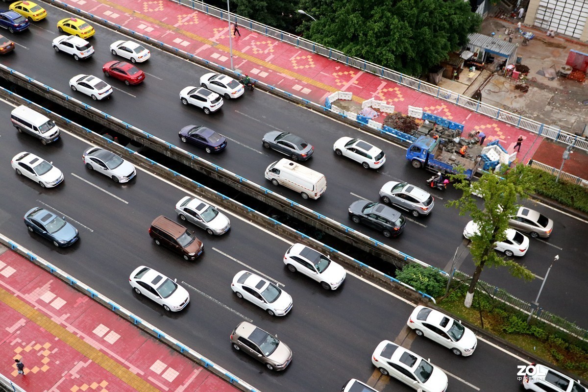 初秋城市一角景色