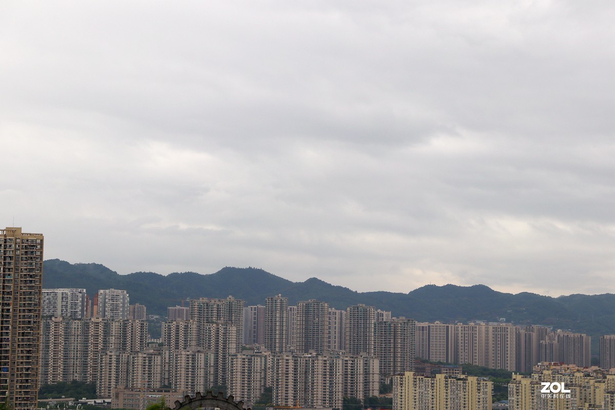 初秋城市一角景色