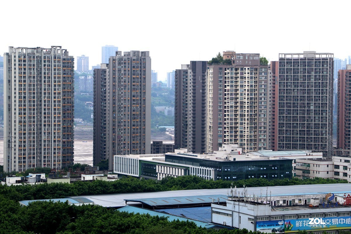 初秋城市一角景色