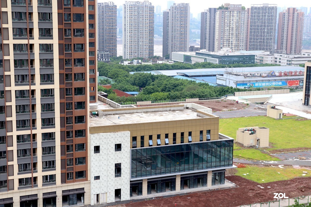 初秋城市一角景色