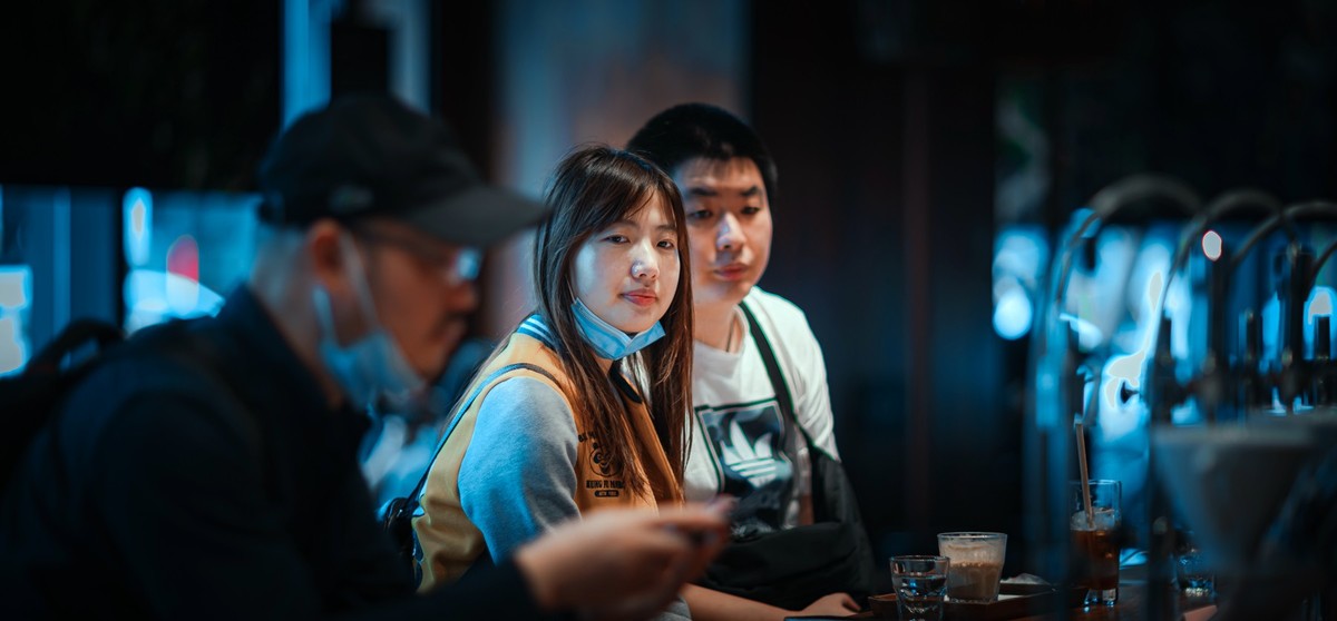 索尼A73 + 佳能 EF85L2 星巴克速写