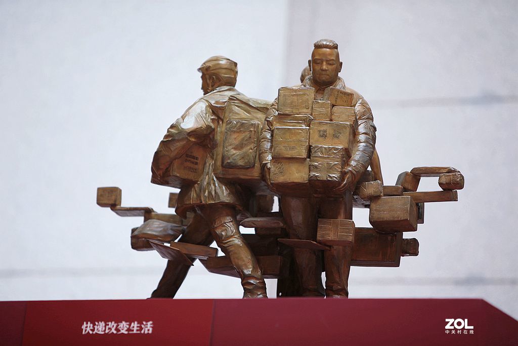 国家博物馆百年巨变雕塑群
