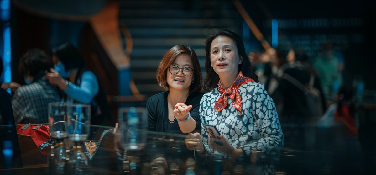 索尼A73 + 佳能 EF85L2 星巴克速写