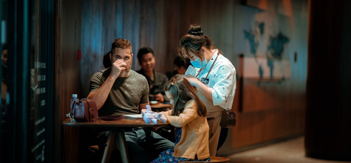 索尼A73 + 佳能 EF85L2 星巴克速写