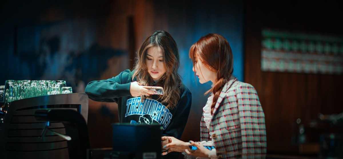 索尼A73 + 佳能 EF85L2 星巴克速写